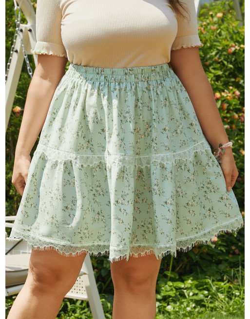 Plus Size Calico Lace Insert Skirt