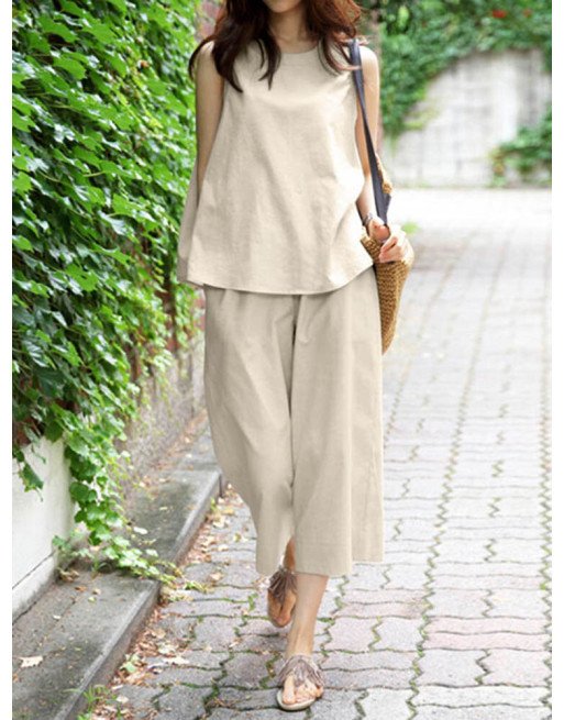 Women Solid Crew Neck Sleeveless Co-ords With Cropped Pants
